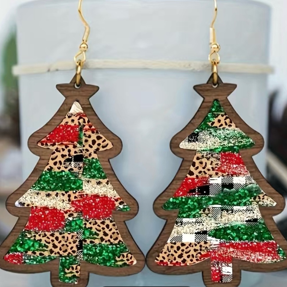 NWT Christmas Tree Earrings